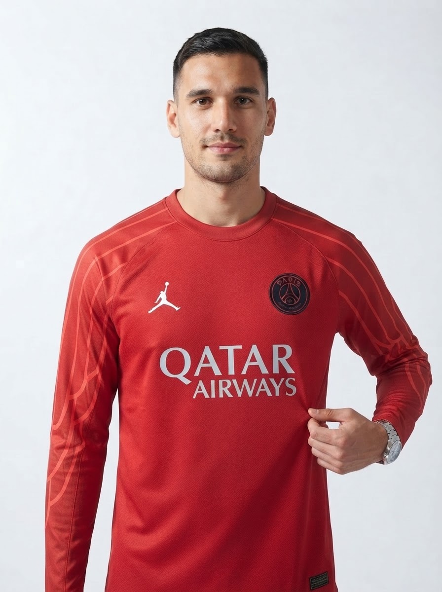 Paris Saint-Germain 2025/26 Red goalkeeper Long Sleeves Jersey